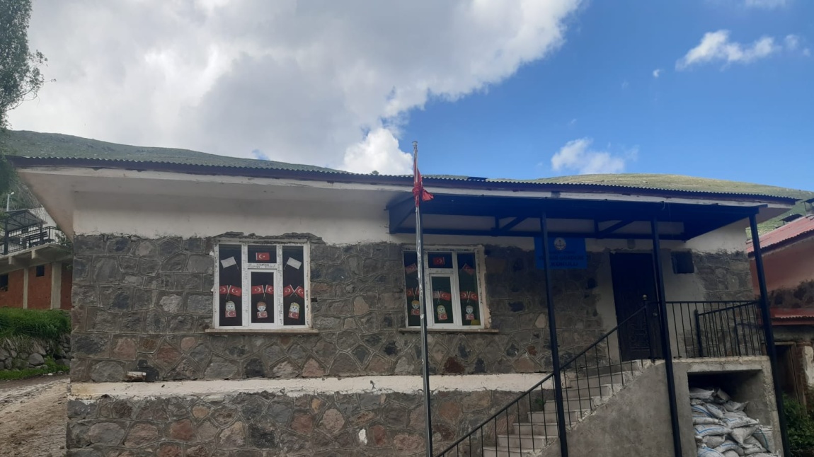 Yukarı Gökdere İlkokulu Fotoğrafı